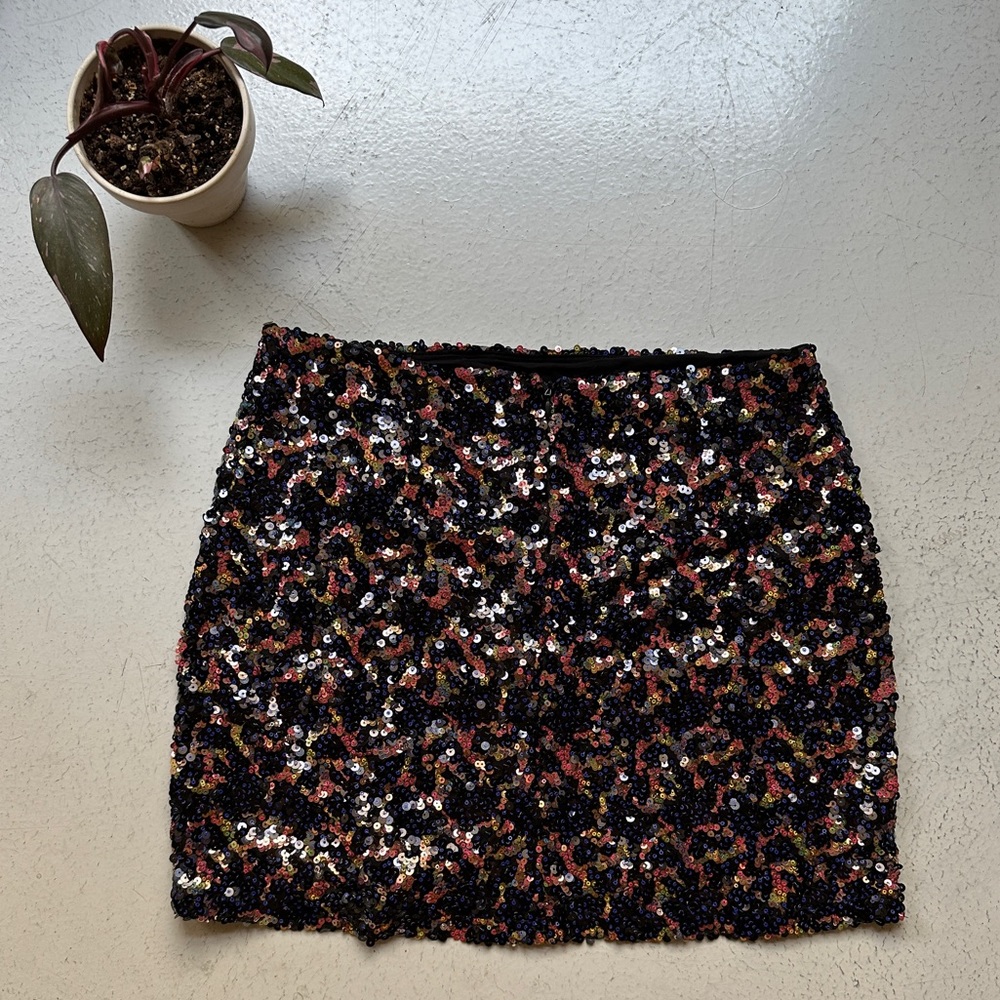 Sequined mini skirt with stretch, size large